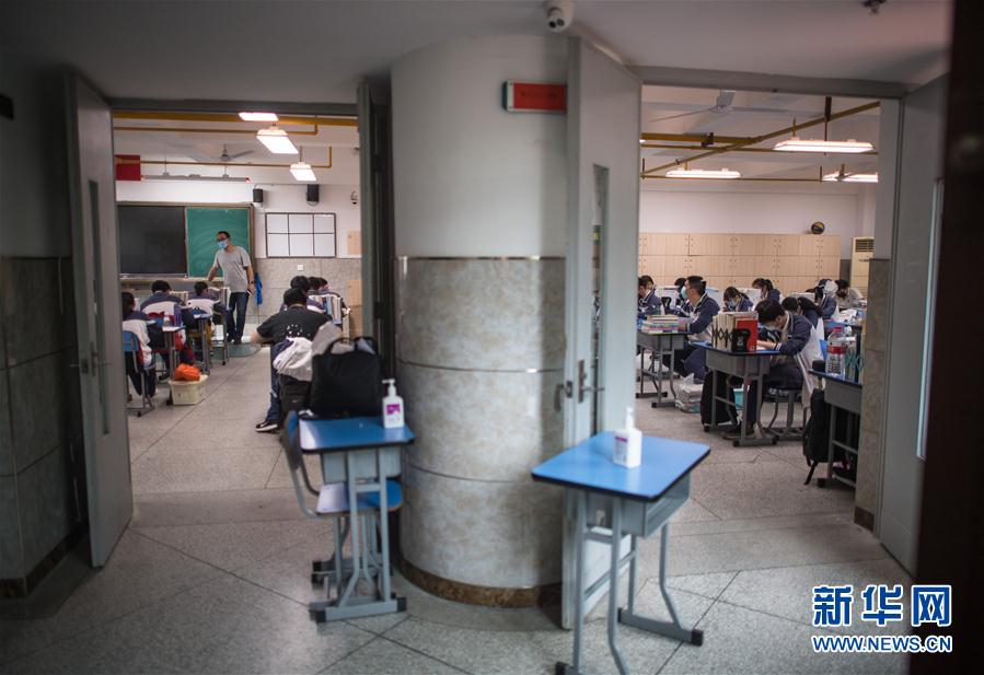 (聚焦疫情防控)(4)直擊武漢高三年級復學現(xiàn)場