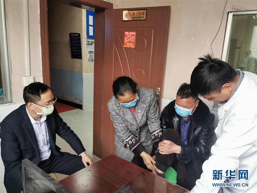 (在習近平新時代中國特色社會主義思想指引下——新時代新作為新篇章·習近平總書記關切事·圖文互動)(8)增強困難群眾對疫情影響的抵抗力