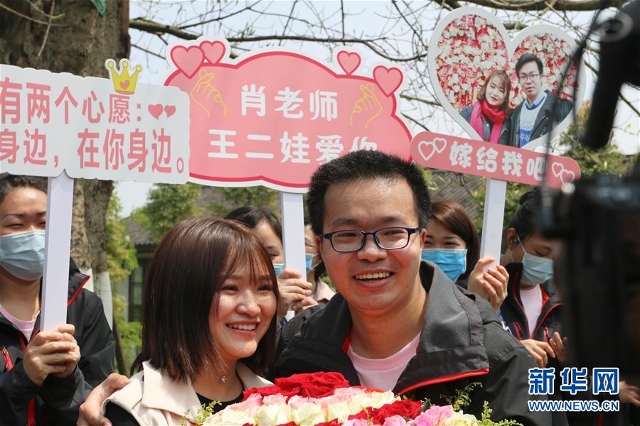 (新華全媒頭條·圖文互動)(12)“我看不見你的樣子,但我知道你是誰”——寫在國際護士節(jié)來臨之際