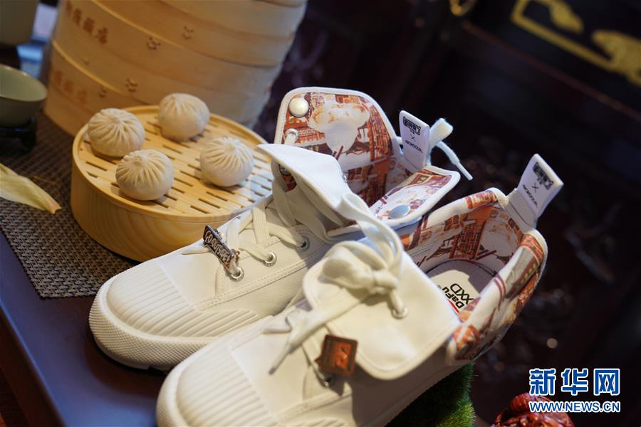 (新華全媒頭條·圖文互動)(6)“風”起“云”涌 中國品牌在全球戰“疫”中崛起