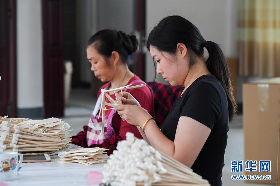 (決戰決勝脫貧攻堅·圖文互動)(4)老手藝撐起“脫貧傘”