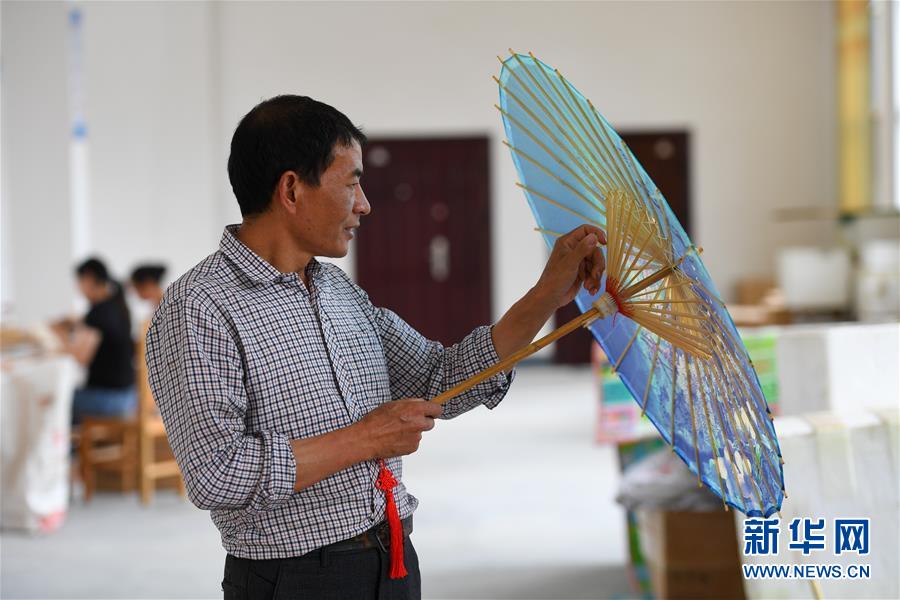 (決戰決勝脫貧攻堅·圖文互動)(7)老手藝撐起“脫貧傘”