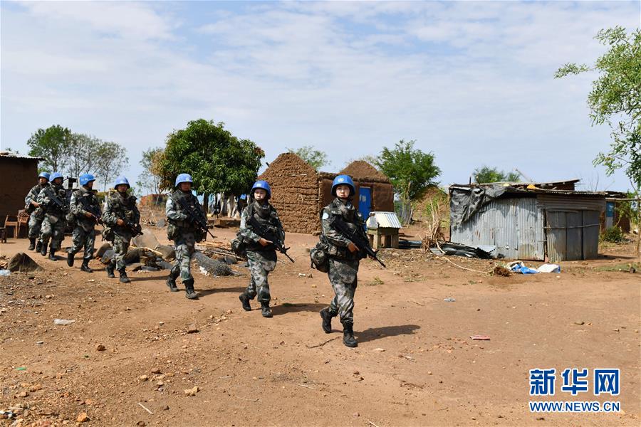 (新華全媒頭條·圖文互動(dòng))(6)崢嶸歲月30年 中國(guó)藍(lán)盔衛(wèi)和平