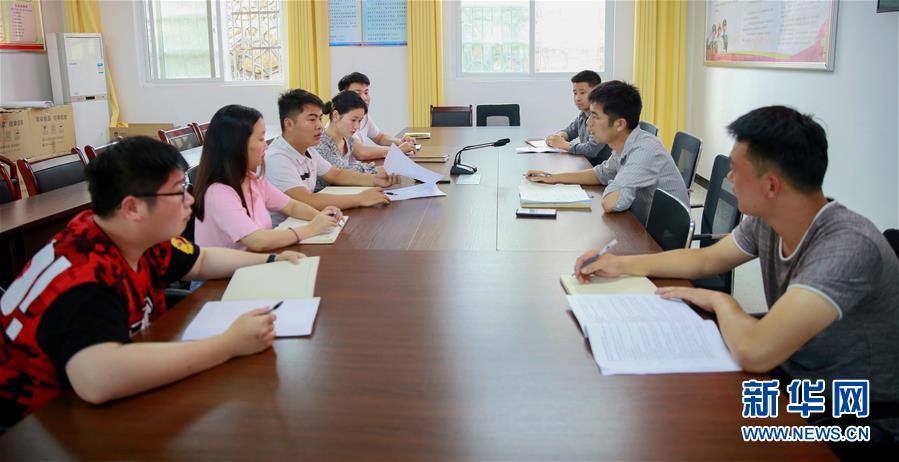 (新華全媒頭條·圖文互動)(4)青春,在希望的田野上——大別山區尋訪“城歸”大學畢業生