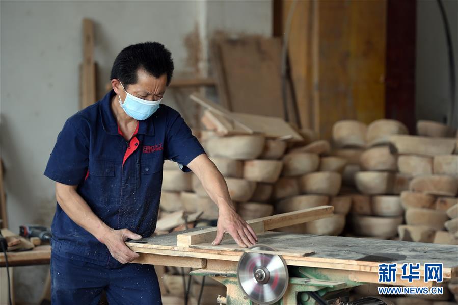 (新華全媒頭條·圖文互動)(5)青春,在希望的田野上——大別山區尋訪“城歸”大學畢業生