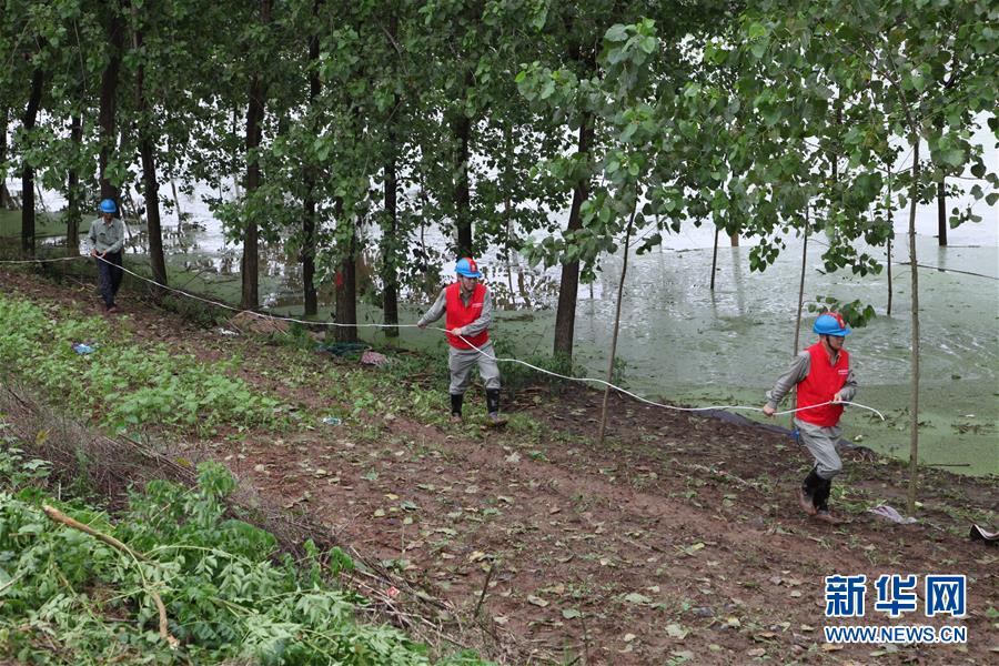 (圖文互動(dòng))(2)搶險(xiǎn)!群眾的安全高于一切——湖北統(tǒng)籌部署緊急應(yīng)對(duì)洪澇災(zāi)害
