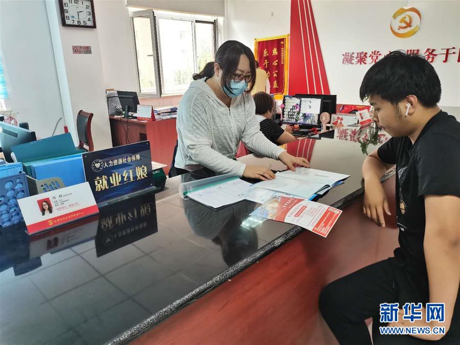(新華網·圖文互動)(2)“就業紅娘”忙“牽線”