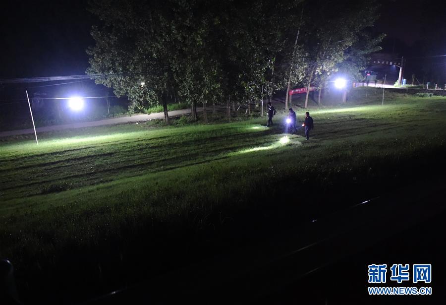 (防汛抗洪·圖文互動(dòng))(1)基層守白班 市直機(jī)關(guān)守夜班——蕪湖守堤見(jiàn)聞