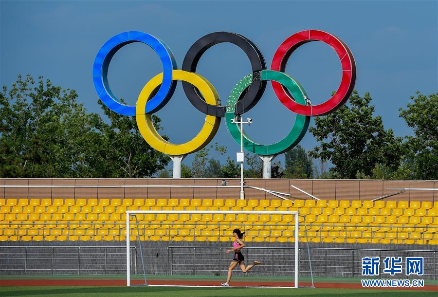 (體育·圖文互動)(19)父愛如燈 伴我奔跑