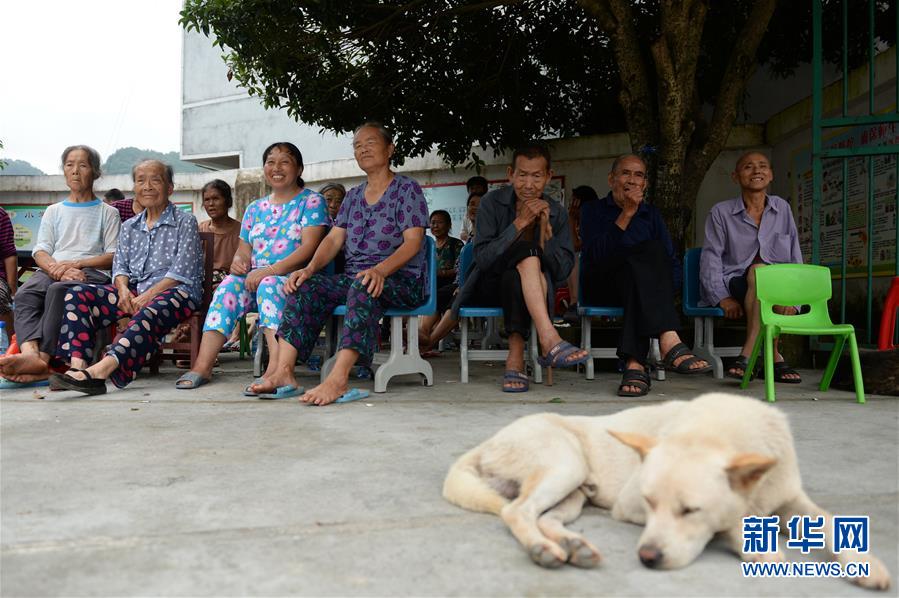 （在習近平新時代中國特色社會主義思想指引下——新時代新作為新篇章·習近平總書記關切事·圖文互動）（8）遮風雨 送安穩(wěn)——受災群眾轉(zhuǎn)移安置中的暖心故事