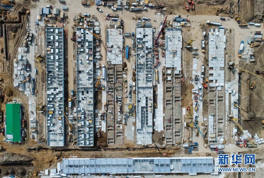 (國(guó)際·圖文互動(dòng))(3)特稿:穿越寒暑 無問西東——寫在新冠疫情構(gòu)成“國(guó)際關(guān)注的突發(fā)公共衛(wèi)生事件”半年之際