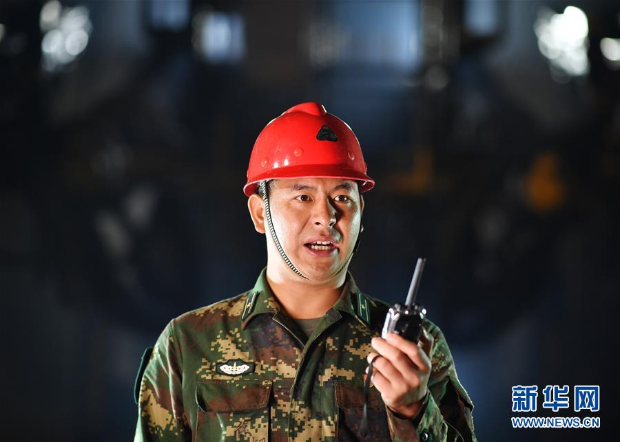 (軍事·圖文互動(dòng))(1)為導(dǎo)彈筑巢的“彝族雄鷹”——記“最美新時(shí)代革命軍人”沙子呷