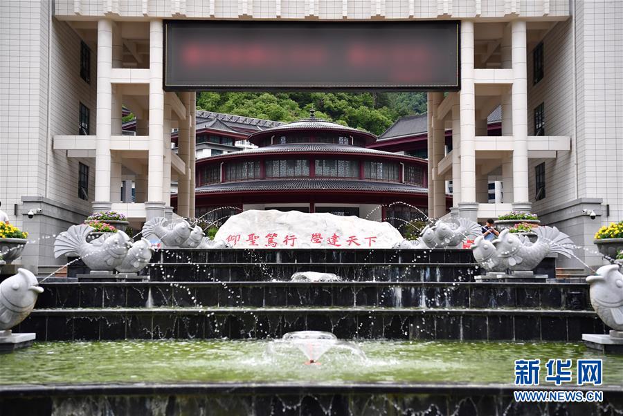 （新華視點·圖文互動）（3）學校建漂亮點本無錯，為何這所“豪華中學”讓人困惑？