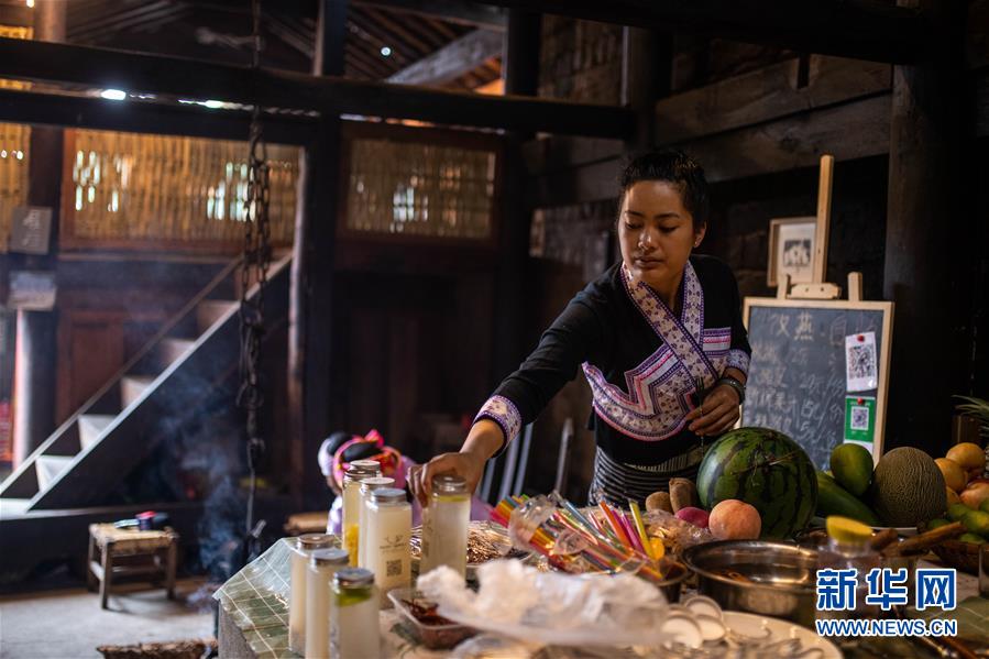 （決戰(zhàn)決勝脫貧攻堅(jiān)·圖文互動(dòng)）（3）眼前的生活就是詩(shī)和遠(yuǎn)方——藝術(shù)引領(lǐng)云南傣族山村蝶變