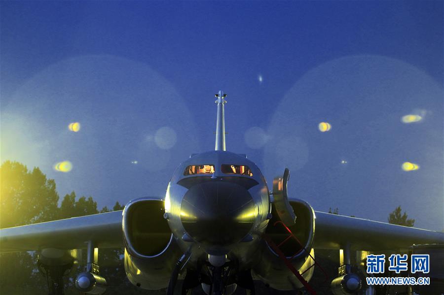 (在習近平強軍思想指引下·我們在戰位報告·圖文互動)(3)雷霆“戰神”向戰而飛——空軍航空兵某師牢記囑托備戰打仗記事