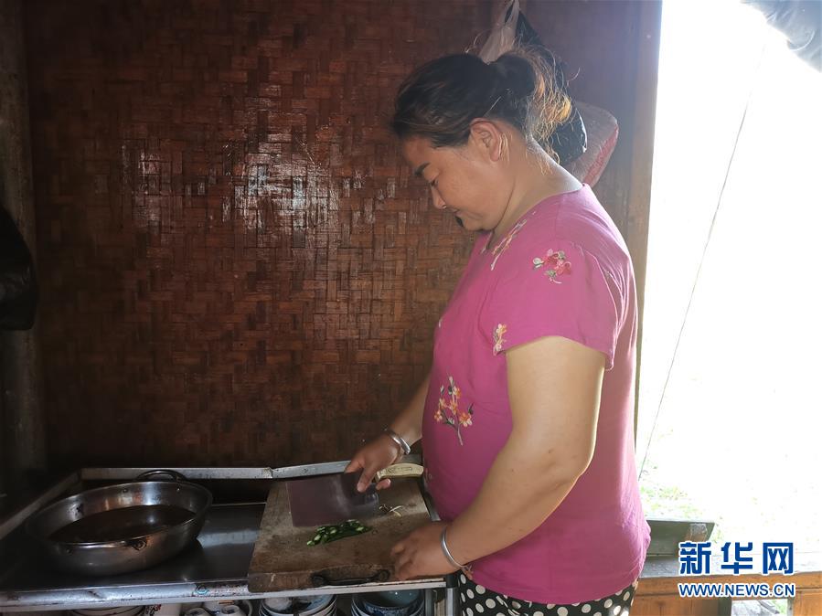 (總書記推動(dòng)的改革身邊事·生態(tài)文明改革篇·圖文互動(dòng))(3)特寫:從“捕魚人”到“護(hù)魚人”——長(zhǎng)江漁民上岸后的新生活