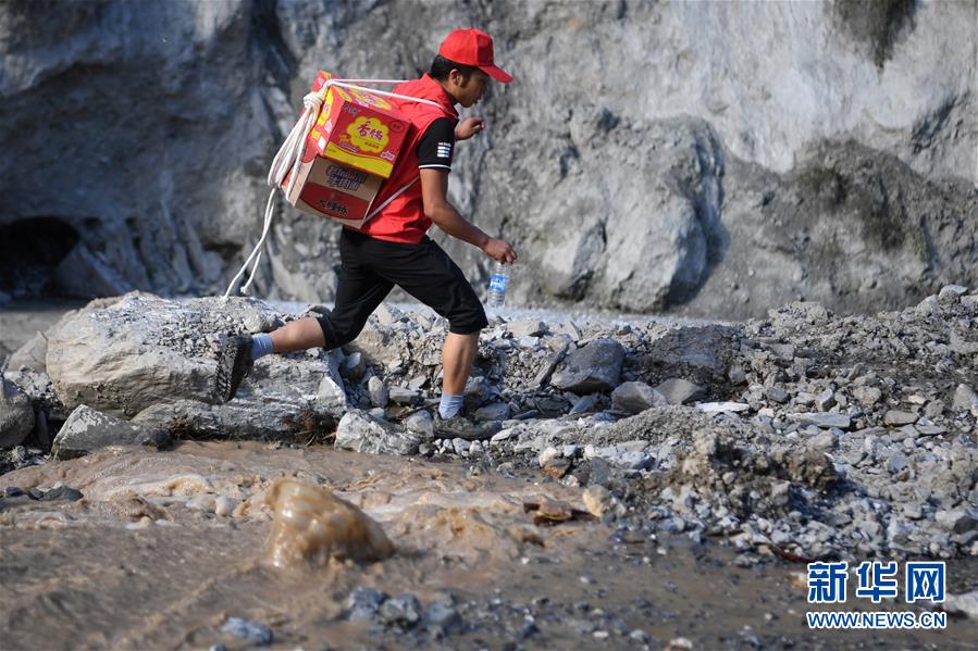 (防汛抗洪·圖文互動)(5)七夕前夜,為莫諾村架起“生命之橋”