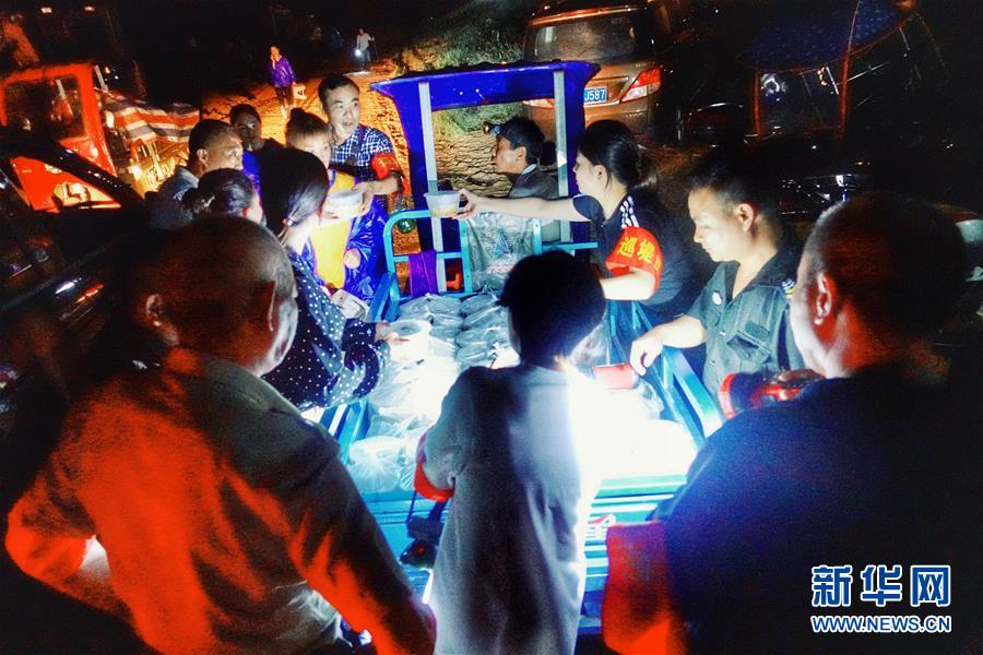 (新華全媒頭條·圖文互動)(11)“洪線”逆險守家國——抗洪一線的凡人星光