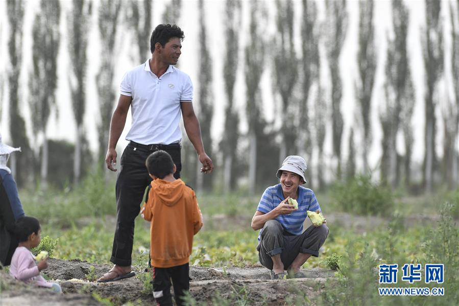 （決戰決勝脫貧攻堅·圖文互動）（1）“窮”鄉富戶的販瓜生意經