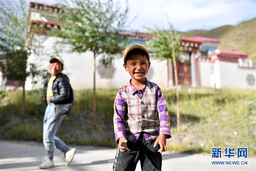 （西藏昌都解放70周年·圖文互動）（3）高原小鎮“搬”來一家“商業綜合體”