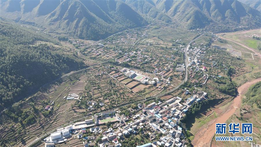 (坐著高鐵看中國(guó)·圖文互動(dòng))(4)走成昆,感受闖過禁區(qū)的光影記錄