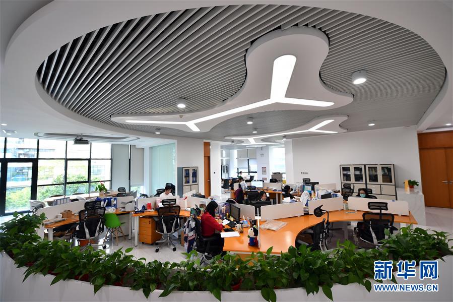 (在習近平新時代中國特色社會主義思想指引下——新時代新作為新篇章·習近平總書記關切事·圖文互動)(4)我家大門常打開——經濟特區全方位對外開放故事