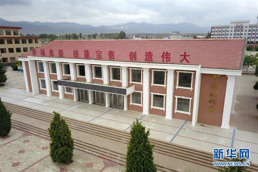 (習(xí)近平的小康故事·新華視界·圖文互動)(4)“讓每個人都有人生出彩的機會”——習(xí)近平和人民教育的故事