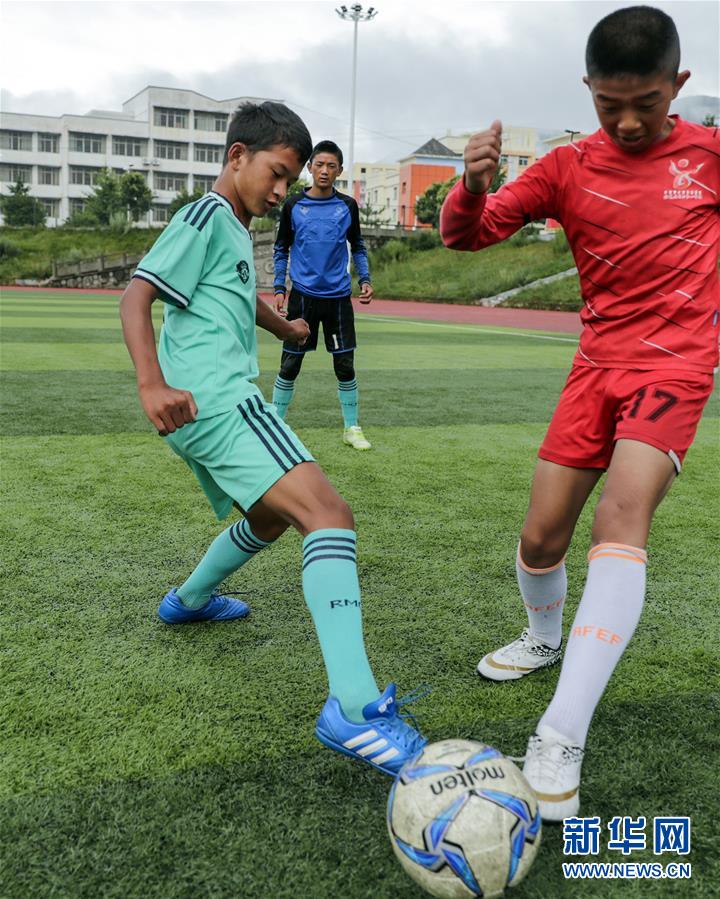 (習(xí)近平的小康故事·新華視界·圖文互動)(1)“讓每個人都有人生出彩的機會”——習(xí)近平和人民教育的故事