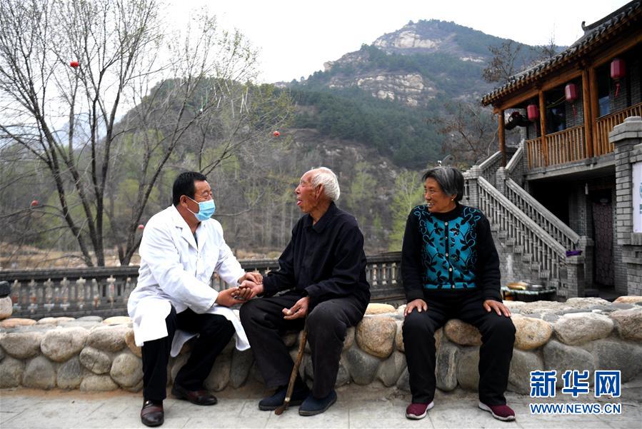 (習近平的小康故事·新華網·圖文互動)(9)“讓所有老年人都能有一個幸福美滿的晚年”——習近平和尊老養老的故事