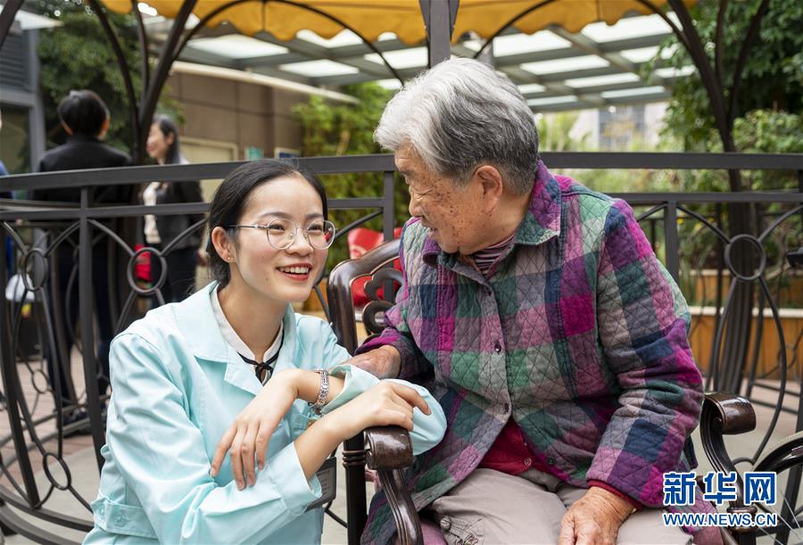 (新華全媒頭條·五中全會精神在基層·圖文互動)(3)奮發新青年 逐夢新征程——各地青年學習貫徹落實五中全會精神觀察