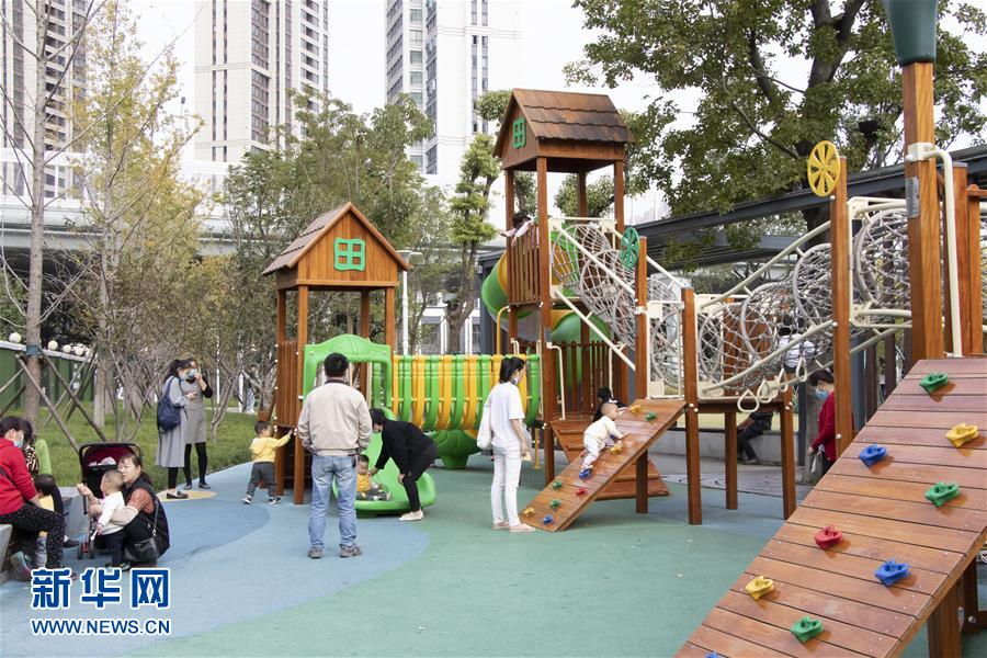 (全面建成小康社會“百城千縣萬村調研行”·圖文互動)(3)武漢:從“見縫插樓”到“見縫播綠”