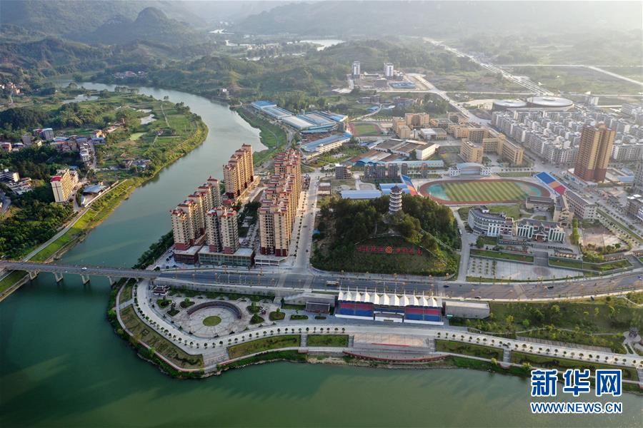 （新華全媒頭條·兩會特別報(bào)道·圖文互動(dòng)）（2）齊心協(xié)力 砥礪奮進(jìn)——2020年全國兩會凝聚起決戰(zhàn)決勝的強(qiáng)大力量