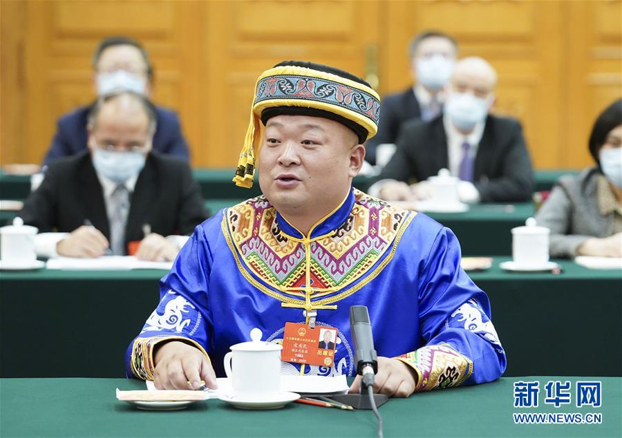 (新華全媒頭條·圖文互動)(8)從人民中汲取磅礴力量——習(xí)近平總書記同出席2020年全國兩會人大代表、政協(xié)委員共商國是紀(jì)實