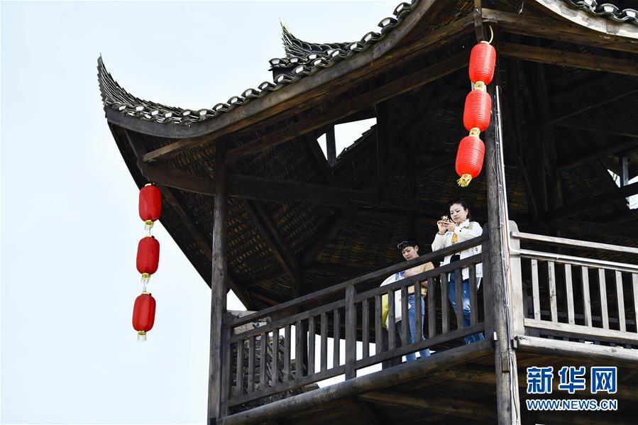 (新華全媒頭條·圖文互動)(20)從人民中汲取磅礴力量——習(xí)近平總書記同出席2020年全國兩會人大代表、政協(xié)委員共商國是紀(jì)實