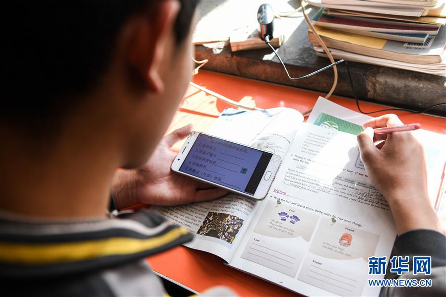 (新華全媒頭條·圖文互動)(21)從人民中汲取磅礴力量——習(xí)近平總書記同出席2020年全國兩會人大代表、政協(xié)委員共商國是紀(jì)實