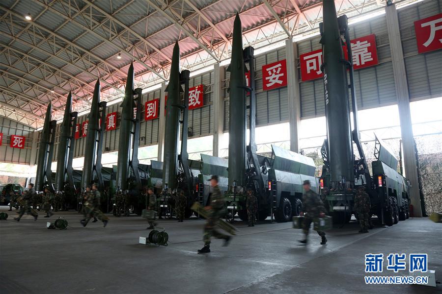 (新華全媒頭條·圖文互動)(11)沿著中國特色強軍之路闊步前進——黨中央、中央軍委領(lǐng)導(dǎo)推進國防和軍隊建設(shè)70年紀實