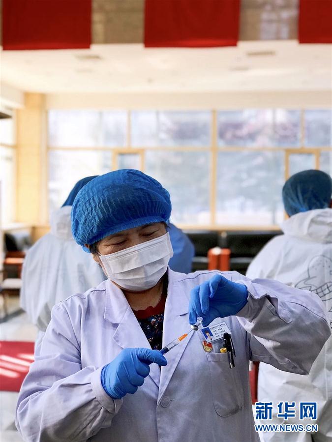 (在習近平新時代中國特色社會主義思想指引下——新時代新作為新篇章·習近平總書記關切事·圖文互動)(7)口罩擋不住你的美——戰“疫”一線巾幗掠影