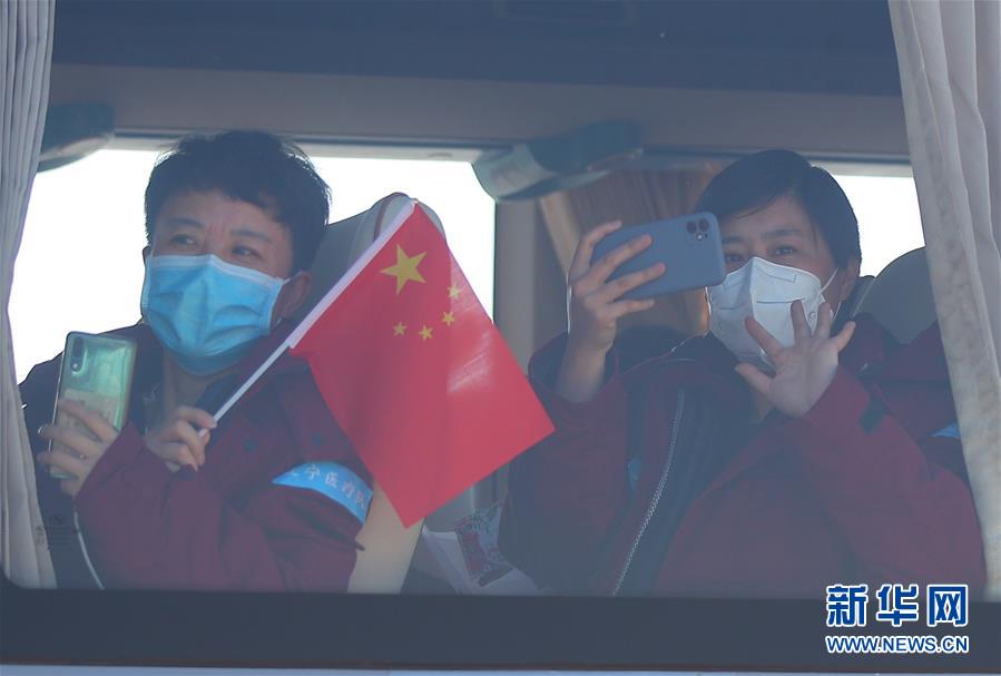 (在習(xí)近平新時(shí)代中國(guó)特色社會(huì)主義思想指引下——新時(shí)代新作為新篇章·習(xí)近平總書(shū)記關(guān)切事·圖文互動(dòng))(3)給你最溫暖的擁抱——保護(hù)關(guān)心愛(ài)護(hù)抗疫一線(xiàn)醫(yī)務(wù)人員在行動(dòng)