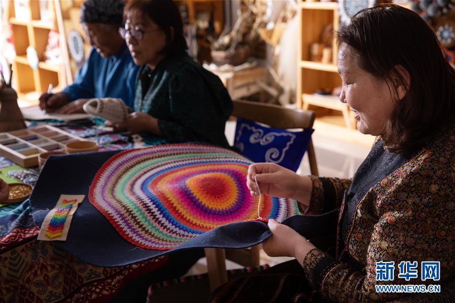 (在習近平新時代中國特色社會主義思想指引下——新時代新作為新篇章·習近平總書記關切事·圖文互動)(1)讓每一個角落都感受到幸福的溫情——人口較少民族在脫貧攻堅大潮中的奮進故事