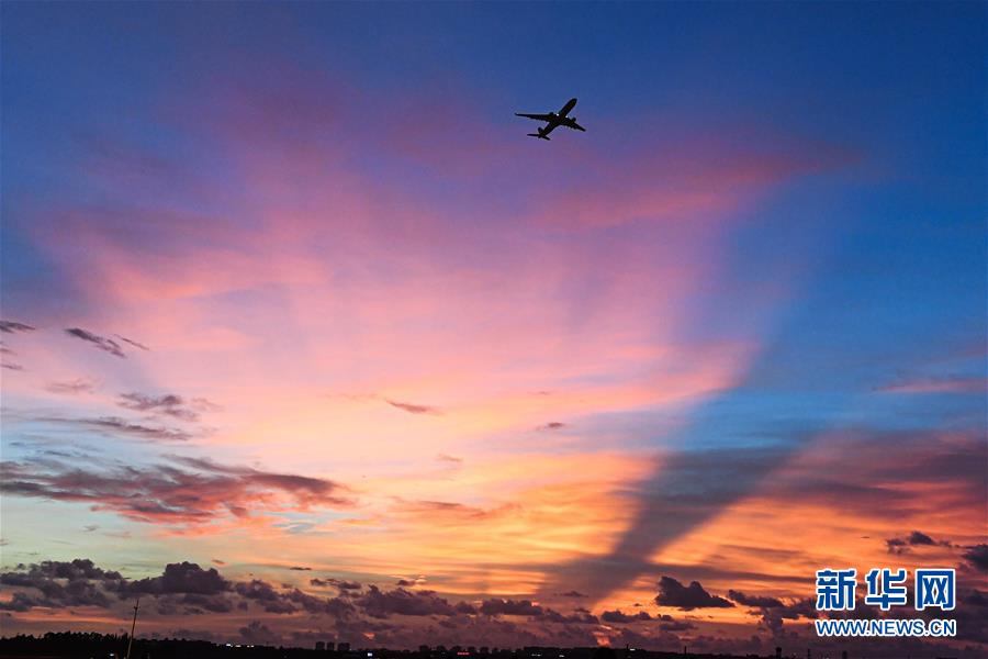 (在習近平新時代中國特色社會主義思想指引下——新時代新作為新篇章·習近平總書記關切事·圖文互動)(6)感受開放新魅力——海南自由貿易港建設開局觀察
