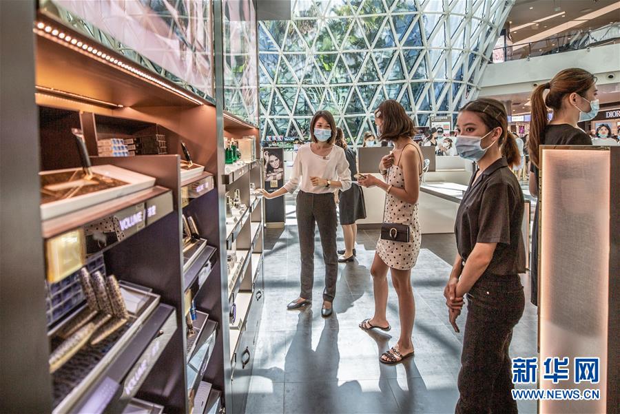 (在習近平新時代中國特色社會主義思想指引下——新時代新作為新篇章·習近平總書記關切事·圖文互動)(12)感受開放新魅力——海南自由貿易港建設開局觀察