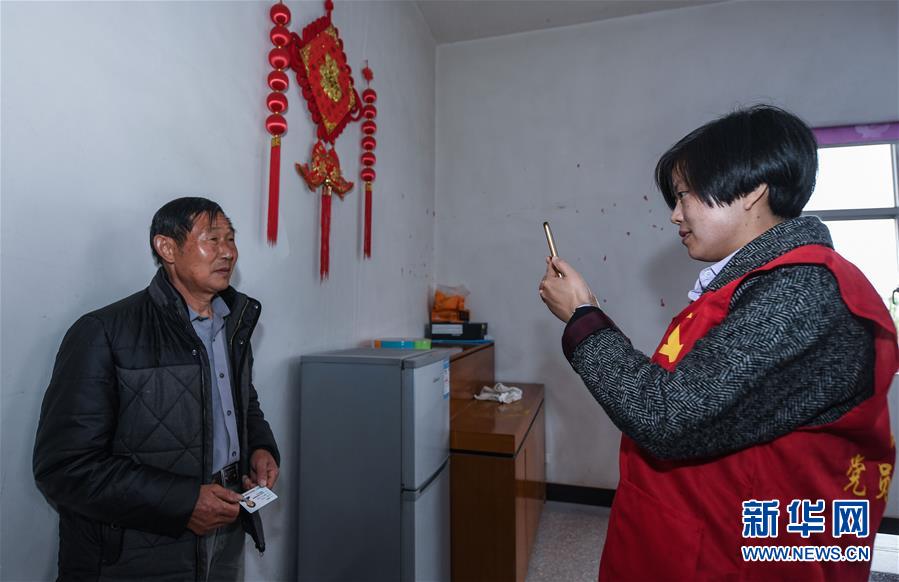 (新華全媒頭條·總書記推動的改革身邊事·行政體制改革篇·圖文互動)(10)特寫:追問“一件事”