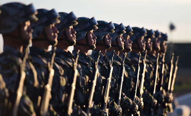 沙場今點兵！習近平檢閱部隊