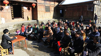 既要做好精準脫貧，也要全力推動鄉村振興