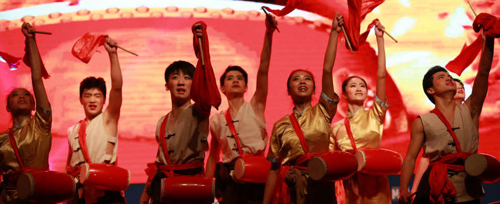 開場(chǎng)舞《中國(guó)紅》