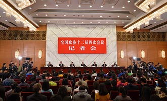 政協委員就"十三五"經濟發展回答記者提問