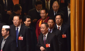 全國政協委員步入會場