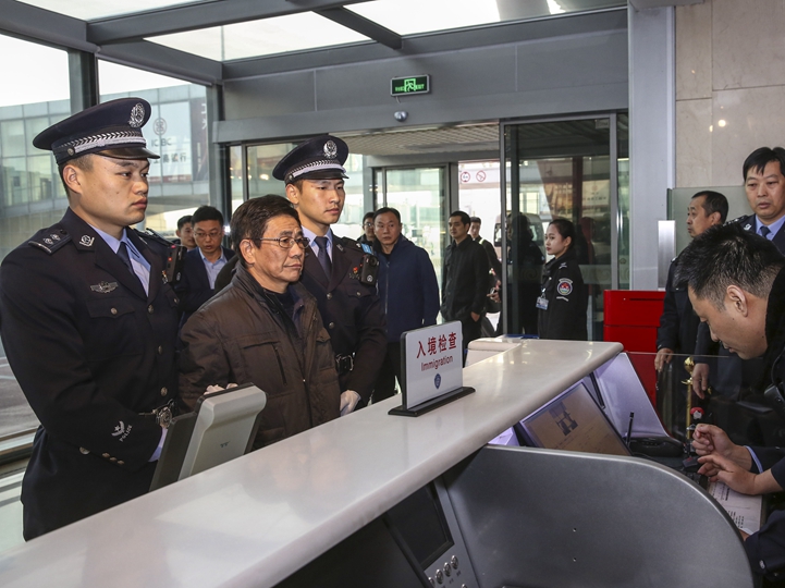 新華社評論員：狠剎“四風(fēng)”，嚴(yán)懲腐敗