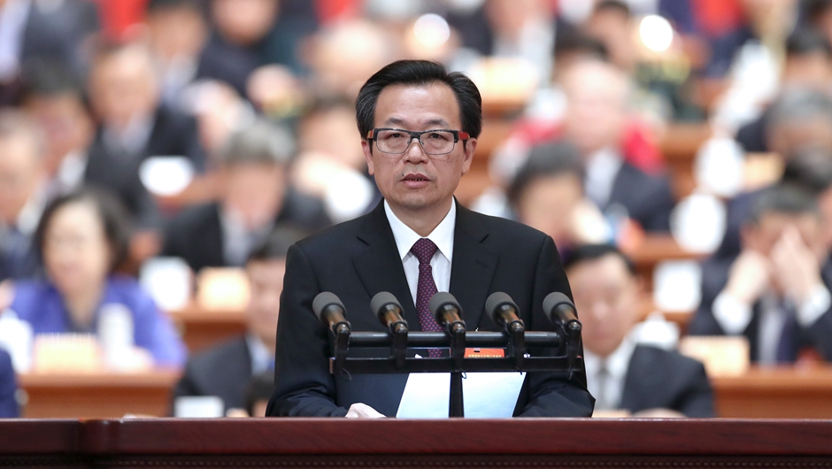 李卓彬委員代表僑聯界作大會發(fā)言