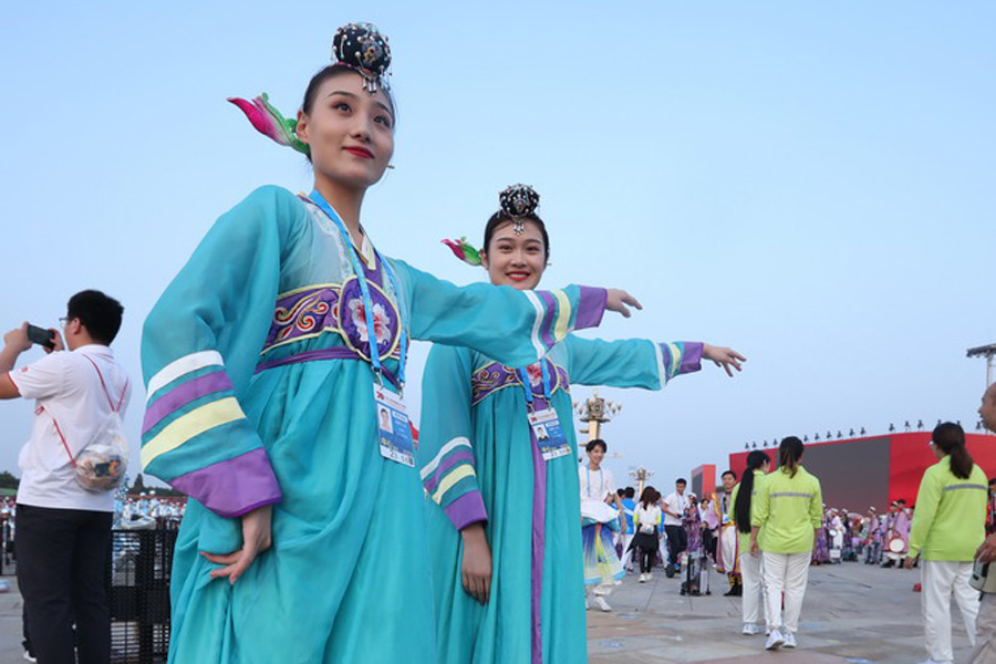 今晚，我們歡聚在天安門廣場